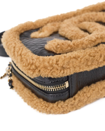 Chanel 2019 FW Runway Shearling and Crumpled Sheepskin CC Belt Bag