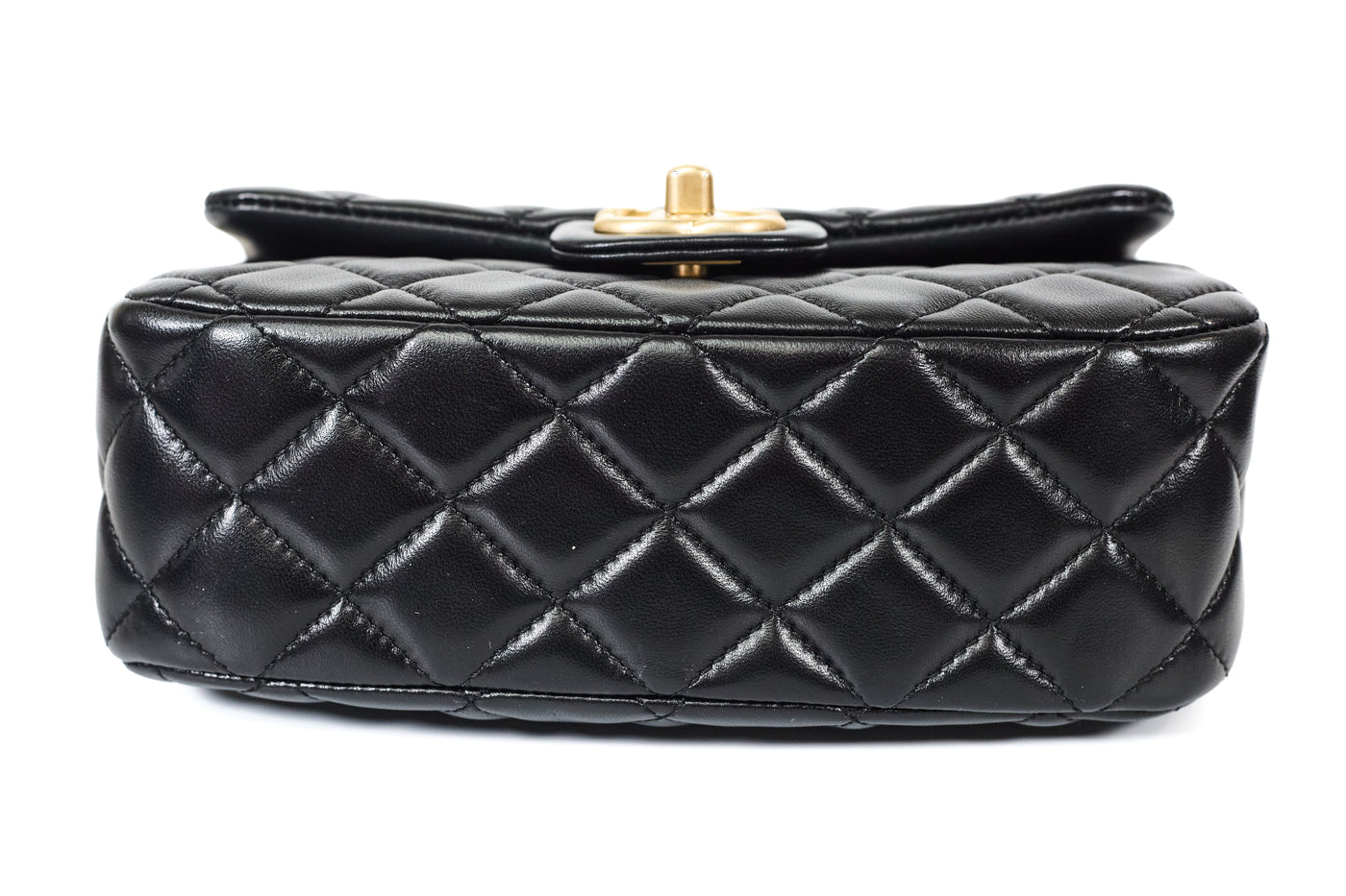 Chanel 2022 FW Runway Coco Heart Chain Flap Bag