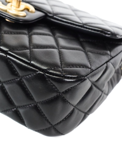Chanel 2022 FW Runway Coco Heart Chain Flap Bag
