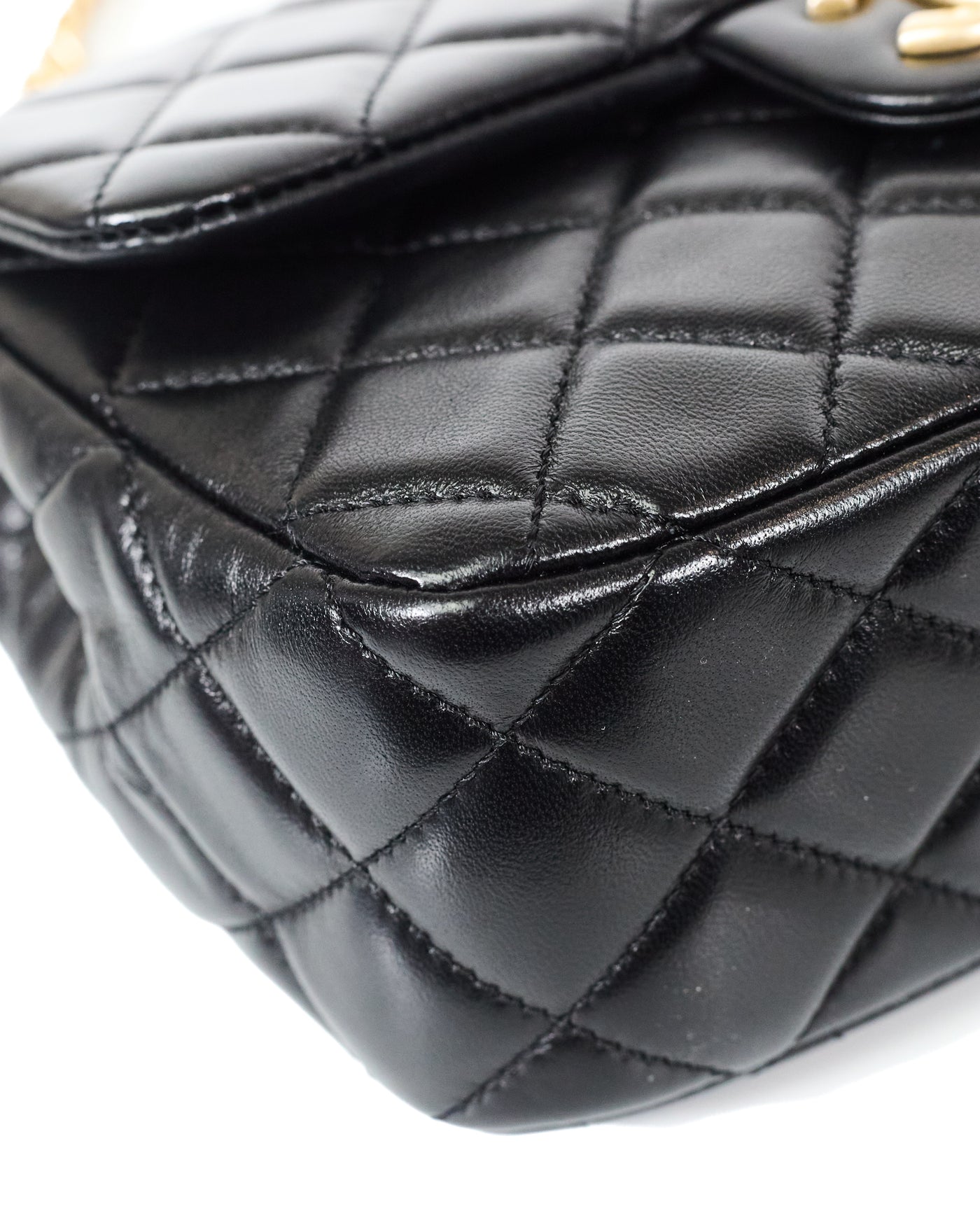 Chanel 2022 FW Runway Coco Heart Chain Flap Bag