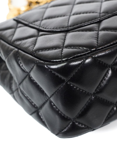 Chanel 2022 FW Runway Coco Heart Chain Flap Bag