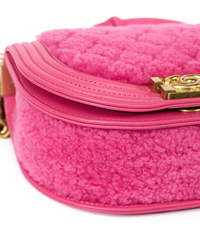 Chanel 2022 FW Runway Pink Shearling and Leather Messenger Boy Bag