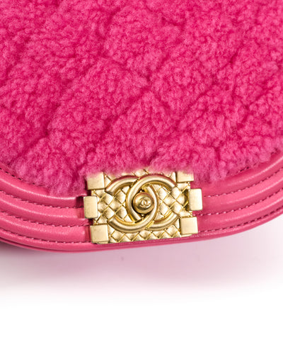 Chanel 2022 FW Runway Pink Shearling and Leather Messenger Boy Bag