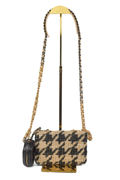 Chanel 2019 FW Houndstooth 19 WOC