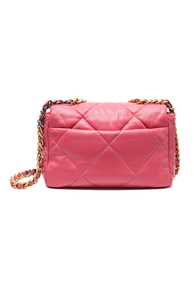 Chanel Pink Shiny Goatskin Medium 19