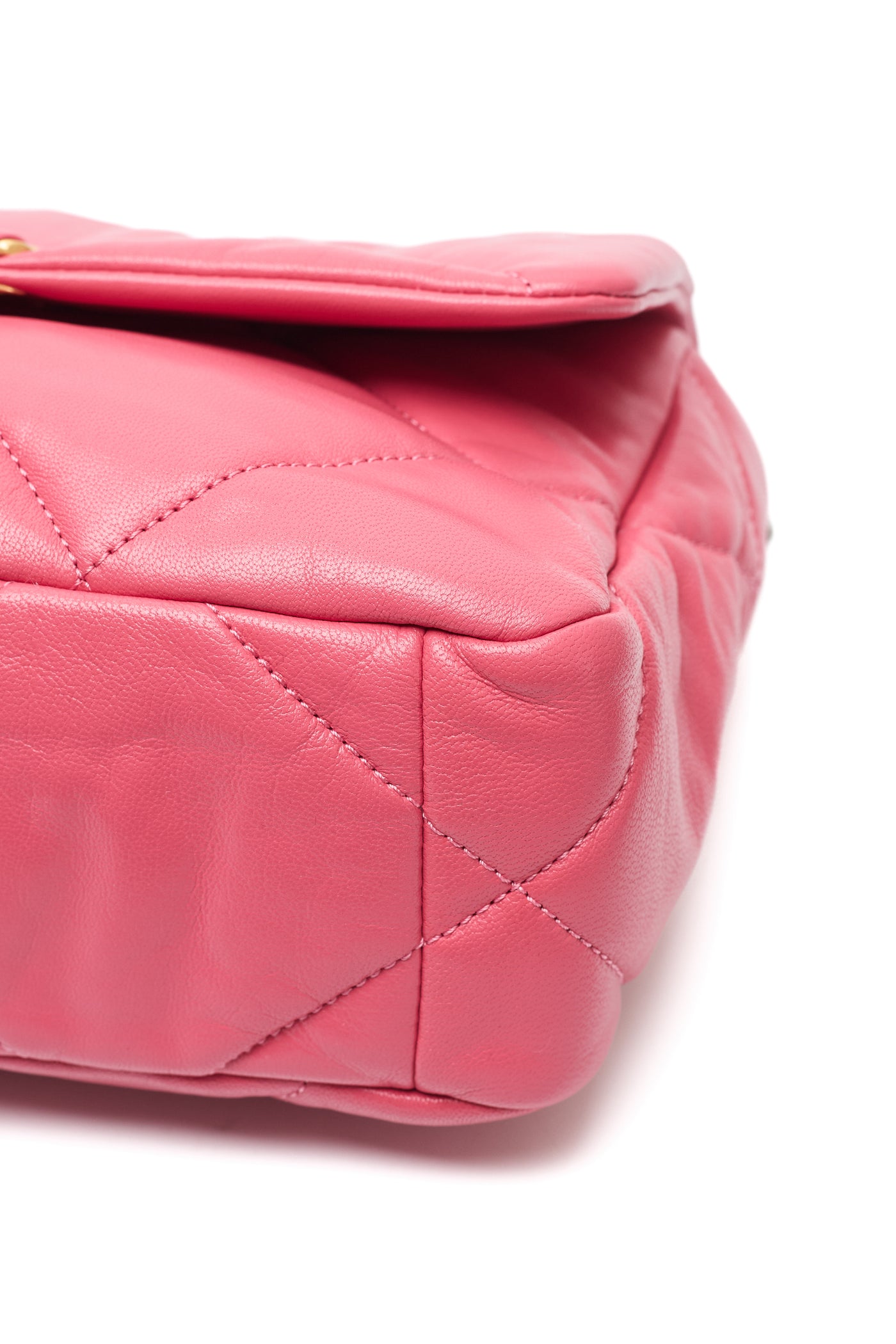 Chanel Pink Shiny Goatskin Medium 19