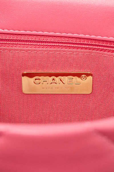 Chanel Pink Shiny Goatskin Medium 19